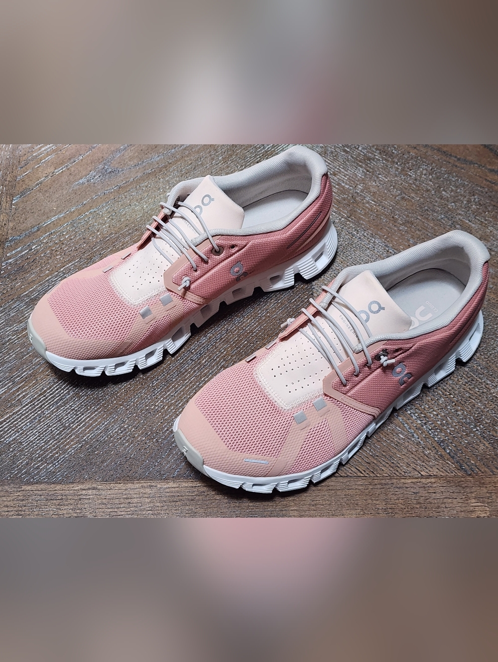 Like NEW- On Cloud Running Women's Pink Lightweight Sneakers Size 9.5